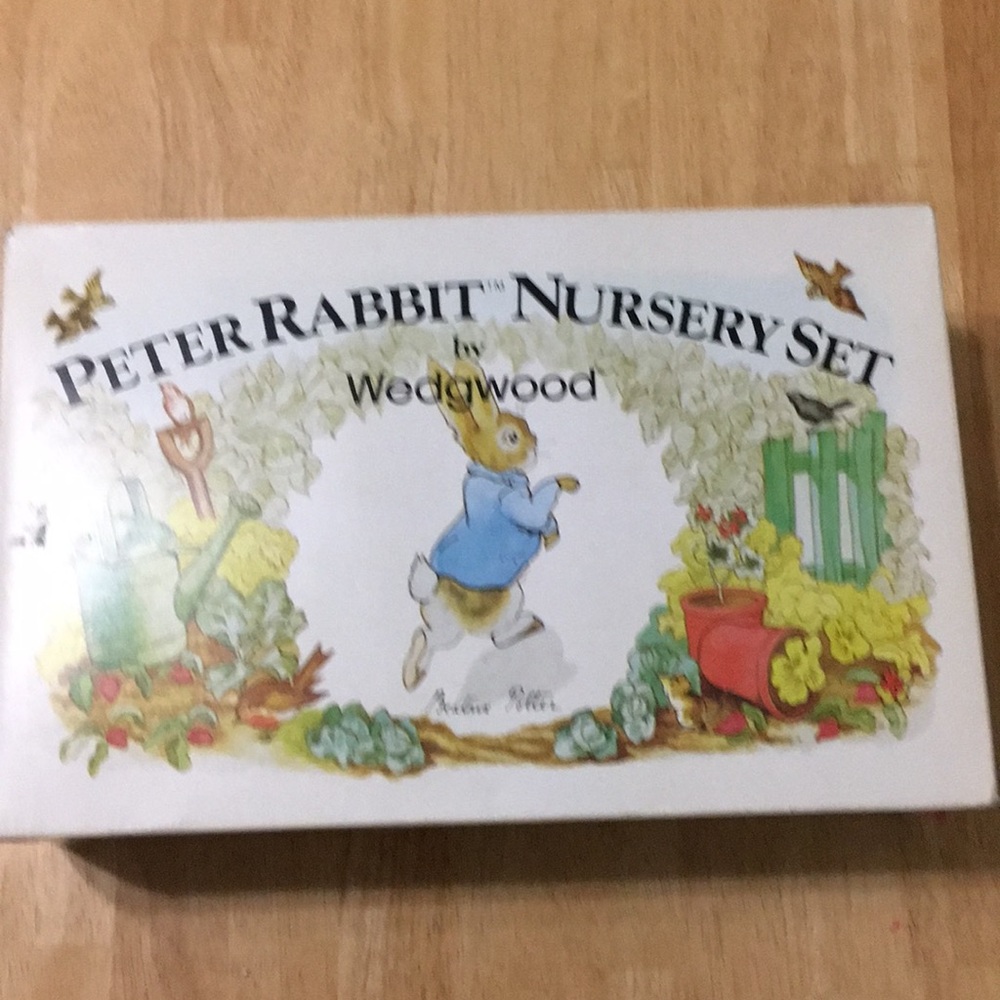 Wedgewood Peter Rabbit Nursery Set - Picture 2 of 13